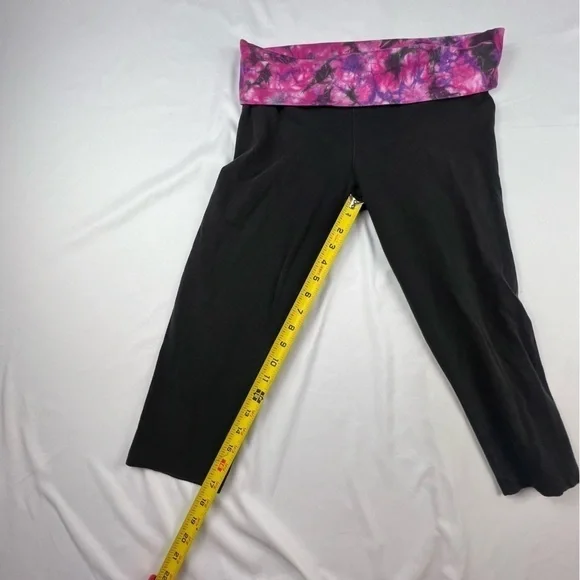 Victoria’s Secret - Yoga Pants Capris - Black and Purple - Size Unknown (Med?) - Picture 11 of 11